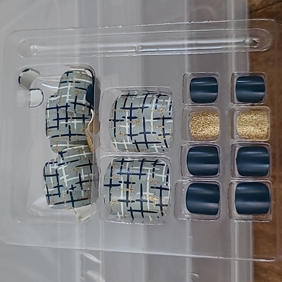 2/$16 Plaid Glitter Press On Toenails - Picture 13 of 14